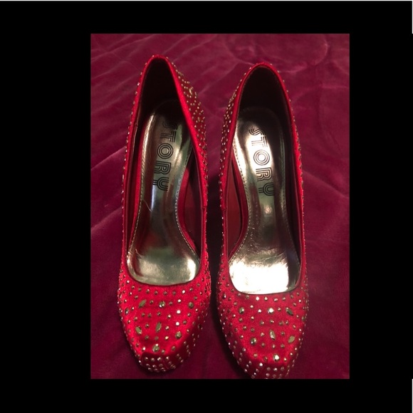 Red Heels - Picture 3 of 3